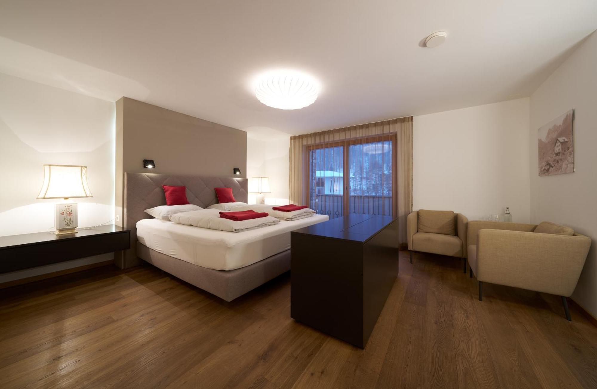 Grischuna Mountain Lodge ซัมเนาน์ ภายนอก รูปภาพ