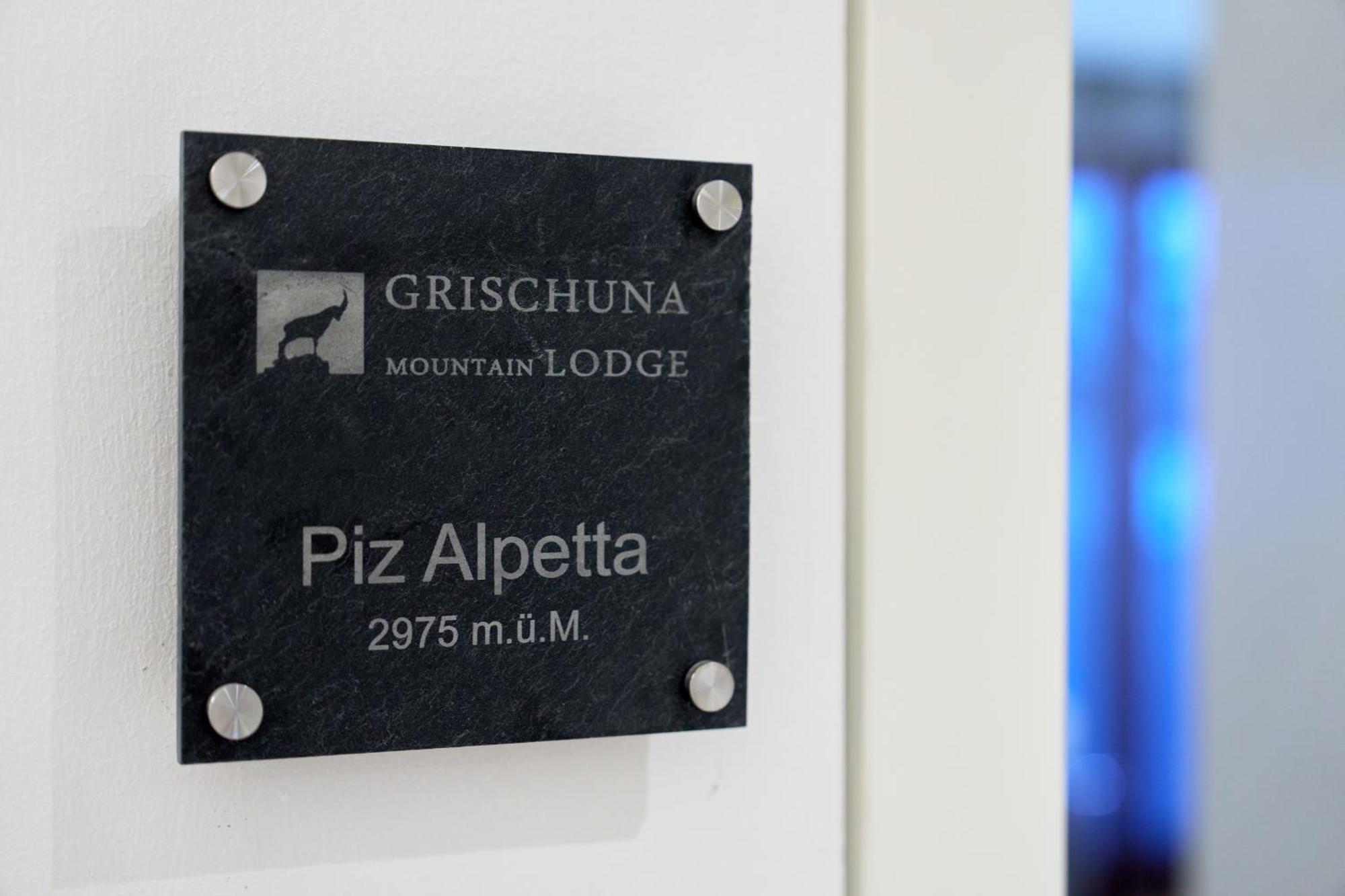Grischuna Mountain Lodge ซัมเนาน์ ภายนอก รูปภาพ